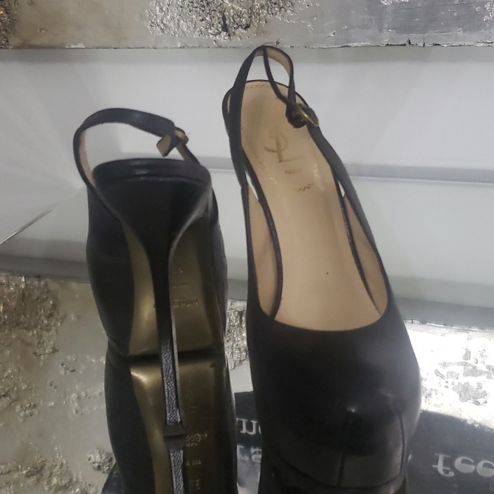Sandals - Picture 3 of 3